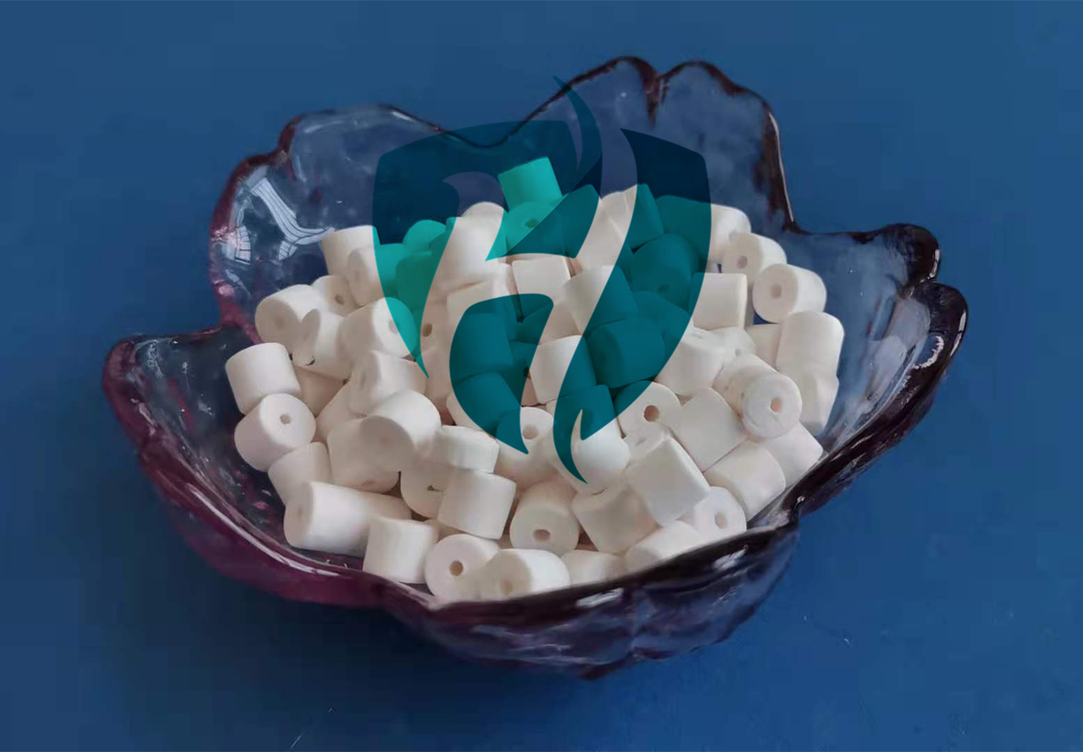 four-leaf butterfly-shaped alumina catalyst carrier